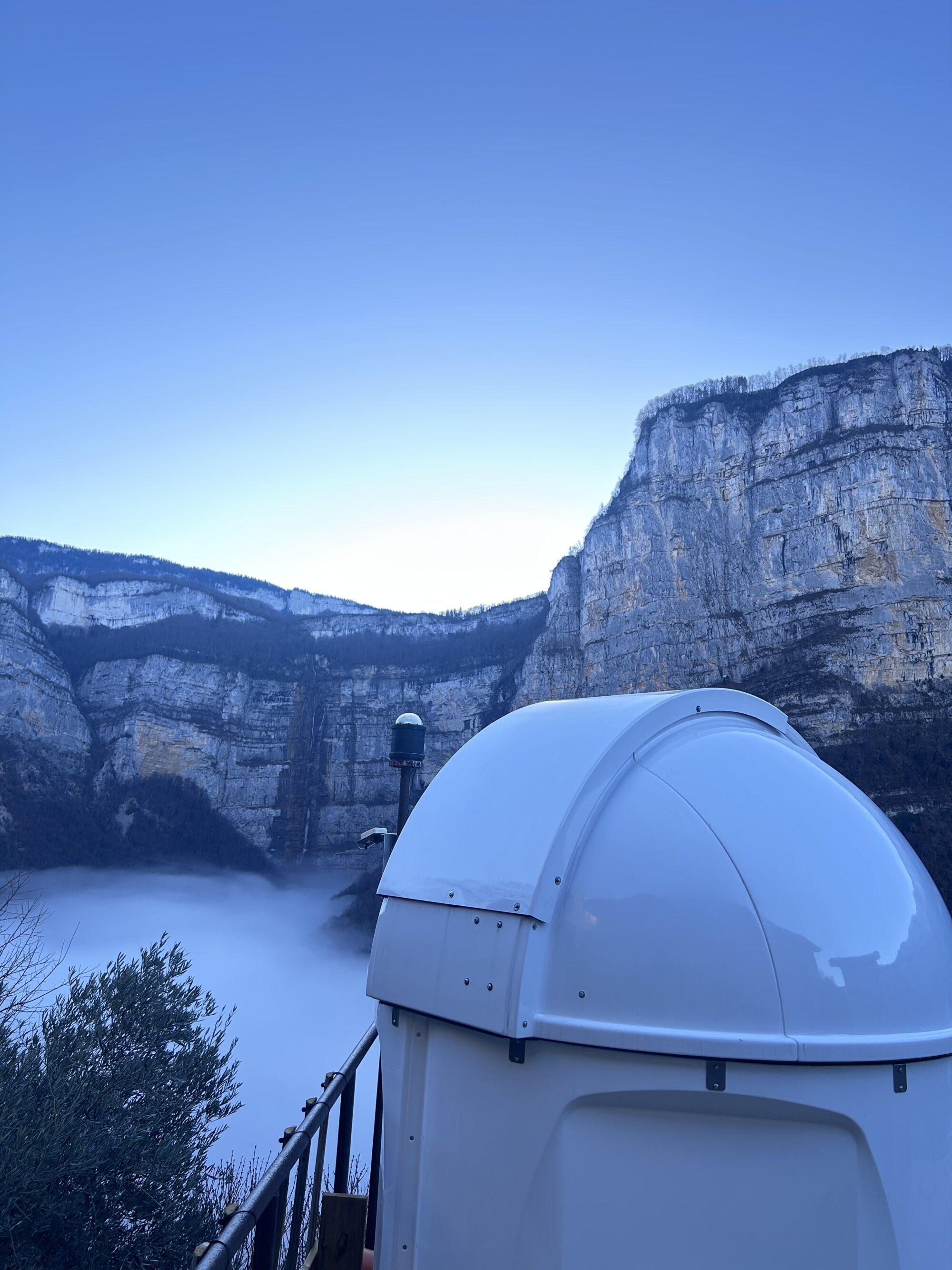 Observatoire astronomique Vercors, téléscope et ciel étoilé.